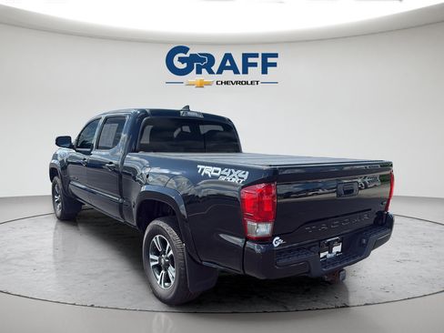 Used 2017 Toyota Tacoma TRD Sport AWD/4WD image 5