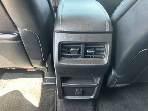 Used 2017 Ford Edge Titanium FWD image 24