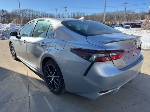 Used 2023 Toyota Camry SE image 5