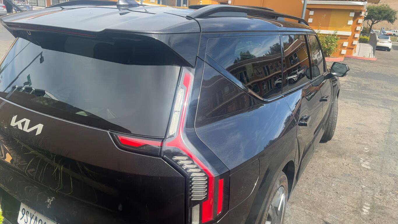 Used 2024 Kia EV9 GT-Line AWD/4WD image 3