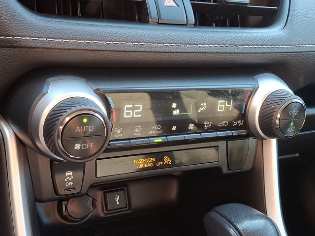 Used 2021 Toyota RAV4 LE AWD/4WD image 16