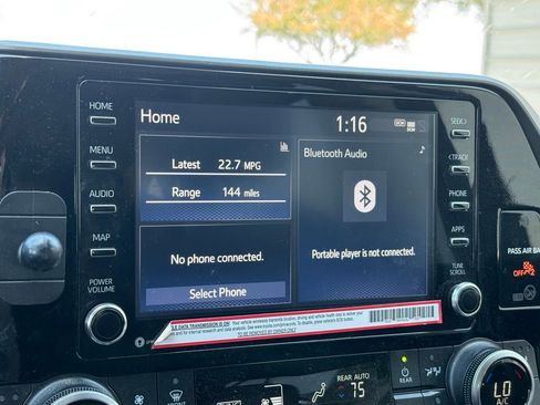 Used 2022 Toyota Highlander XLE image 10