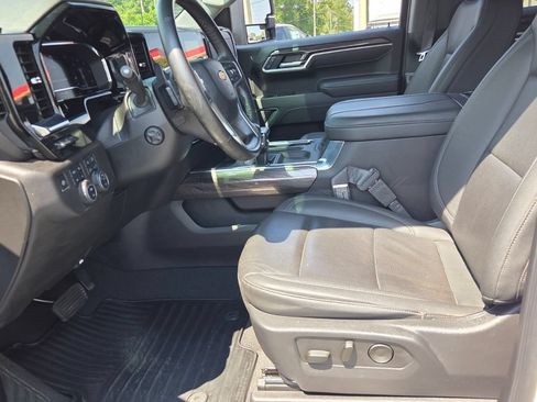 Certified 2025 Chevrolet Silverado 1500 LTZ w/ Technology Package AWD/4WD image 3