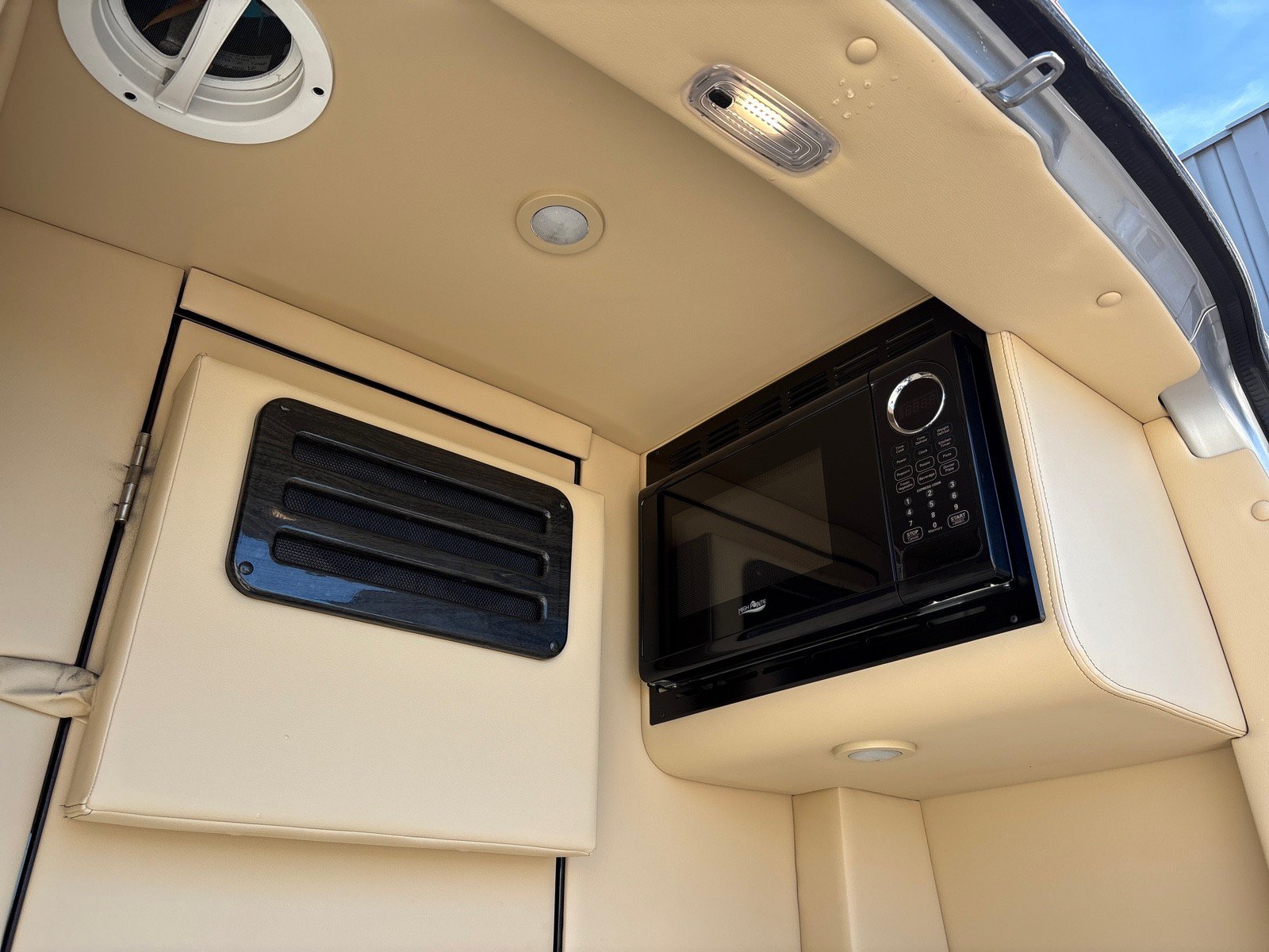 Used 2019 Mercedes-Benz Sprinter 144 image 11