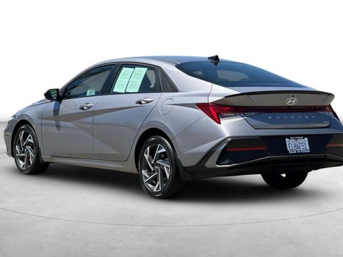 Certified 2025 Hyundai Elantra SEL FWD image 4