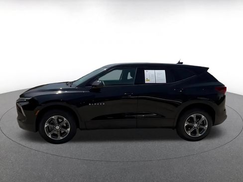 Used 2025 Chevrolet Blazer LT FWD image 9