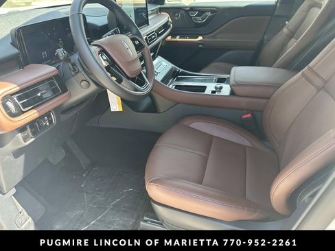 New 2026 Lincoln Aviator Reserve w/ Illumination Package RWD image 9