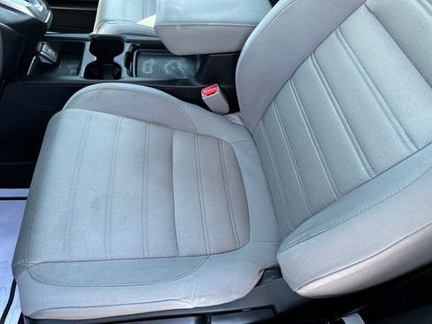 Used 2017 Honda CR-V LX image 11
