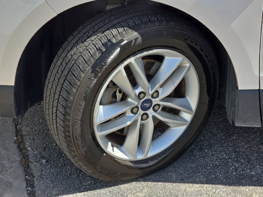 Used 2017 Ford Edge SEL w/ Equipment Group 201A AWD/4WD image 29