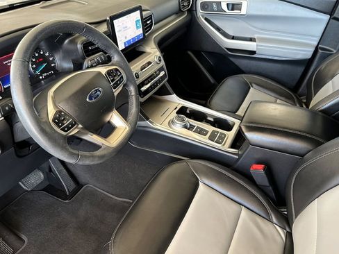 Used 2022 Ford Explorer XLT w/ Equipment Group 202A image 12