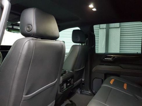 Used 2025 GMC Sierra 2500 AT4 w/ AT4 Premium Plus Package image 10