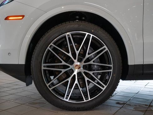 New 2025 Porsche Cayenne Coupe image 12