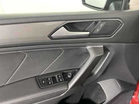 Used 2022 Volkswagen Tiguan SE image 15