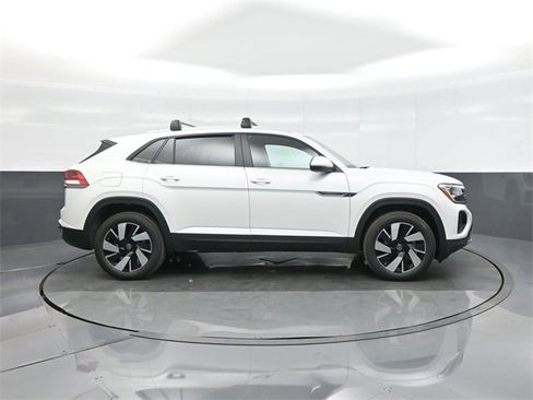 New 2026 Volkswagen Atlas Cross Sport SE image 8