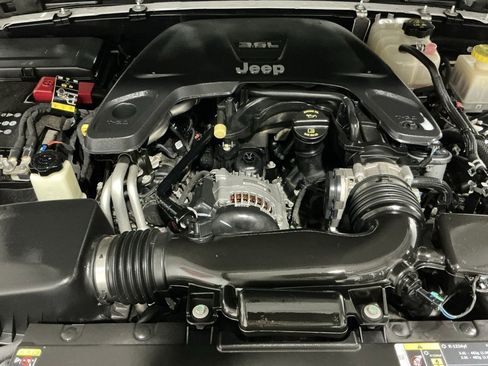 Used 2020 Jeep Gladiator Sport w/ Quick Order Package 24S image 36