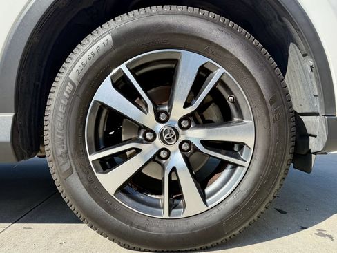 Used 2018 Toyota RAV4 XLE FWD image 26