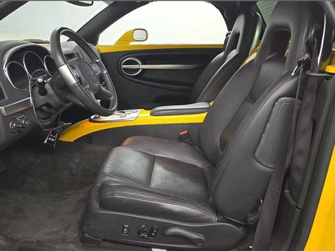 Used 2004 Chevrolet SSR w/ Preferred Equipment Group RWD image 8