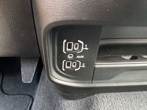 Used 2025 RAM 2500 Big Horn AWD/4WD image 32