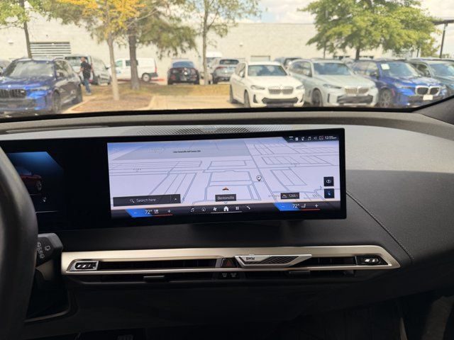 Used 2024 BMW iX xDrive50 w/ Premium Package AWD/4WD image 4