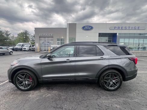Used 2025 Ford Explorer ST w/ Sun And Sound Package AWD/4WD image 9