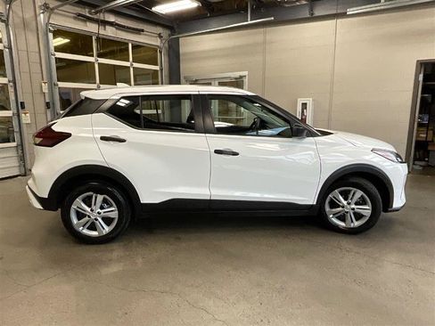 Used 2022 Nissan Kicks S image 8