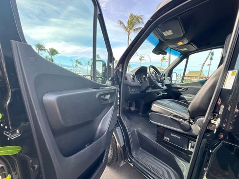 Used 2021 Mercedes-Benz Sprinter 2500 image 16