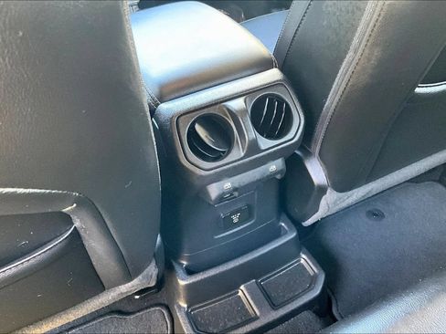 Used 2022 Jeep Wrangler Unlimited Sahara w/ Cold Weather Group AWD/4WD image 10