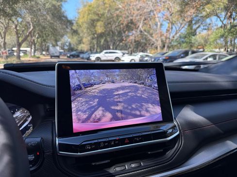 Used 2025 Jeep Compass Trailhawk image 20