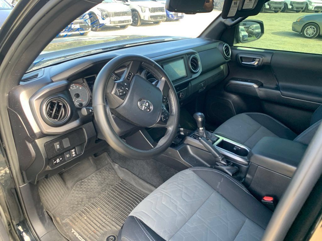 Used 2020 Toyota Tacoma TRD Off-Road w/ Technology Package RWD image 10