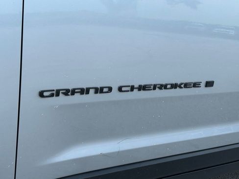 Certified 2024 Jeep Grand Cherokee Limited w/ Black Appearance Package image 28