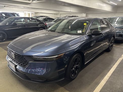 Certified 2025 Honda Accord SE image 2