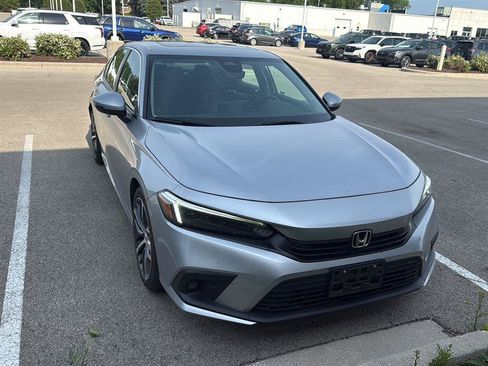 Used 2022 Honda Civic Touring image 3