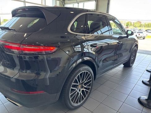 Used 2023 Porsche Cayenne AWD/4WD image 29