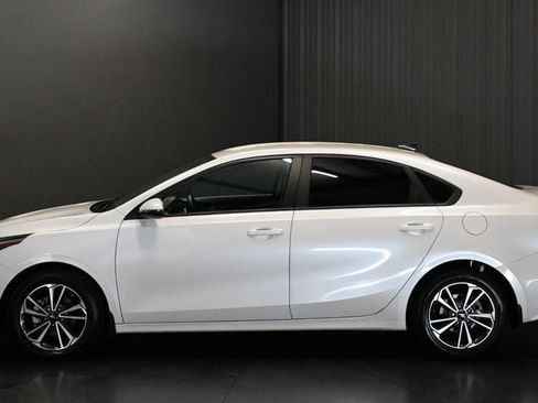 Used 2023 Kia Forte LXS w/ LXS Technology Package FWD image 8