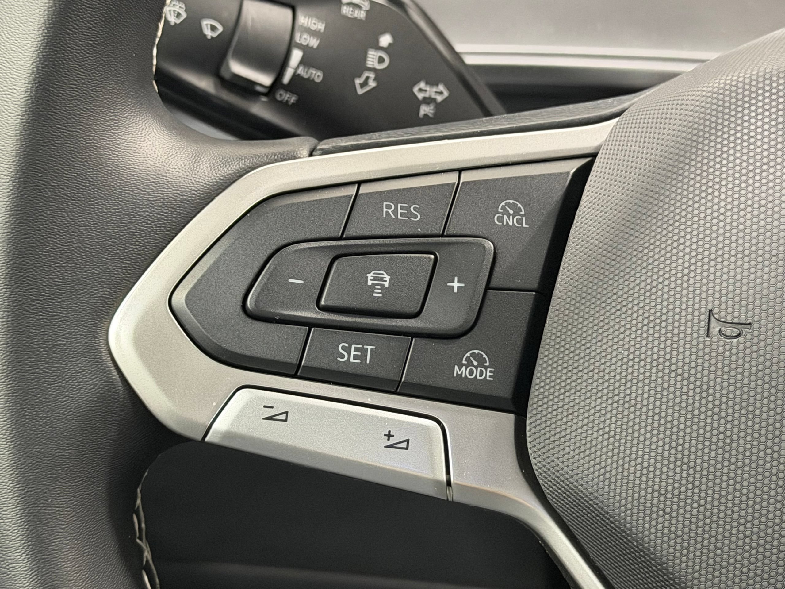 Used 2026 Volkswagen Tiguan SE AWD/4WD image 36