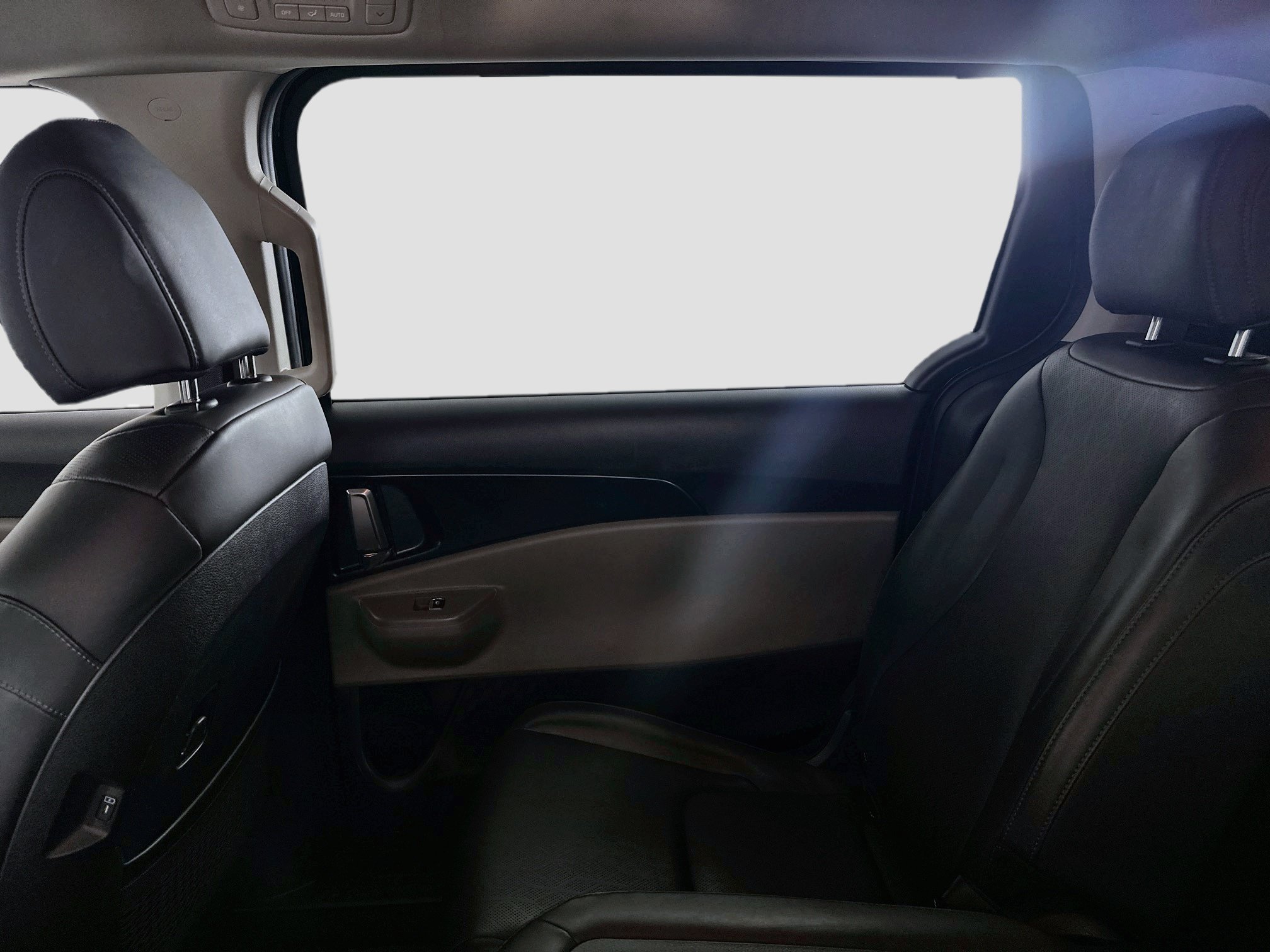 Used 2026 Kia Carnival LXS FWD image 32
