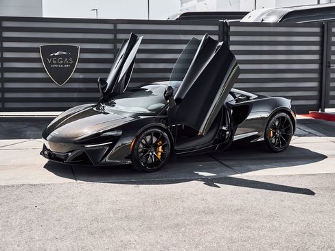 Used 2026 McLaren Artura RWD image 5