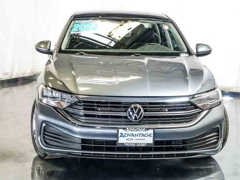 Used 2024 Volkswagen Jetta SE FWD image 7