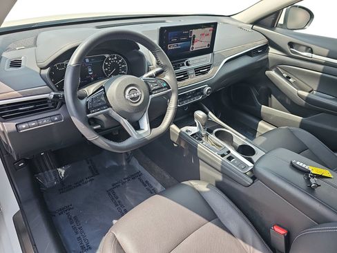 Used 2025 Nissan Altima 2.5 SL FWD image 13