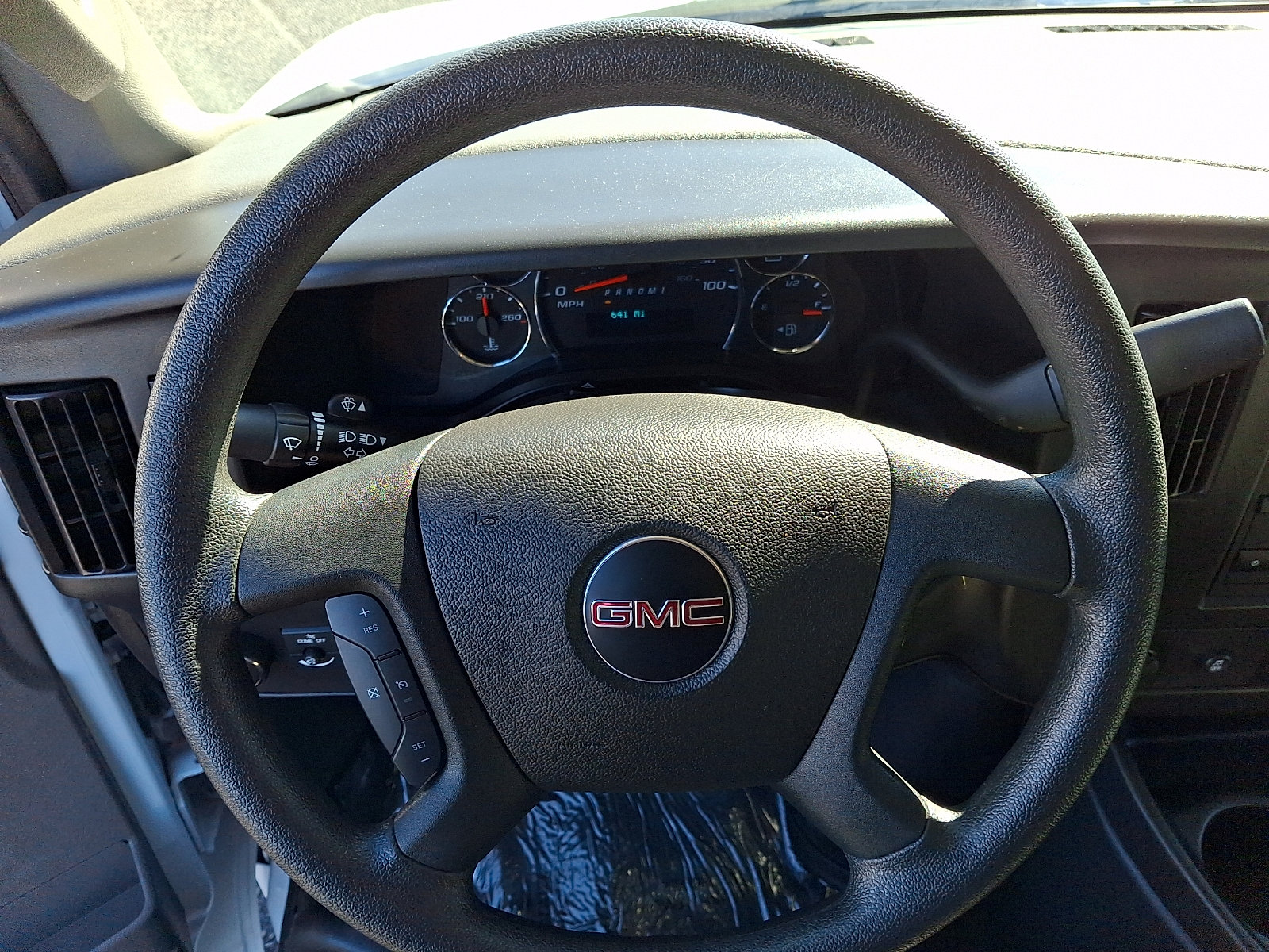 Certified 2025 GMC Savana 3500 LT w/ LT Preferred Equipment Group RWD image 18