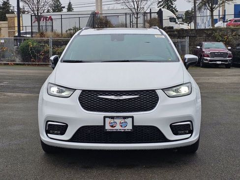 New 2026 Chrysler Pacifica Pinnacle image 3