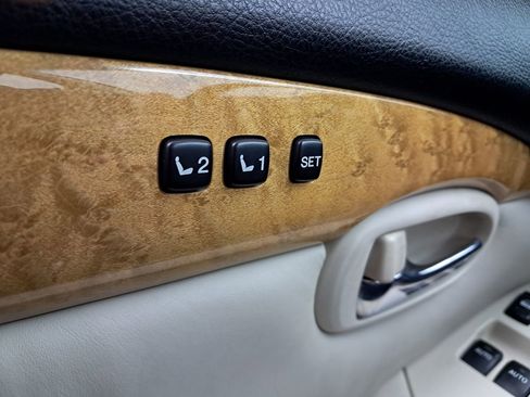 Used 2002 Lexus SC 430 Convertible image 14