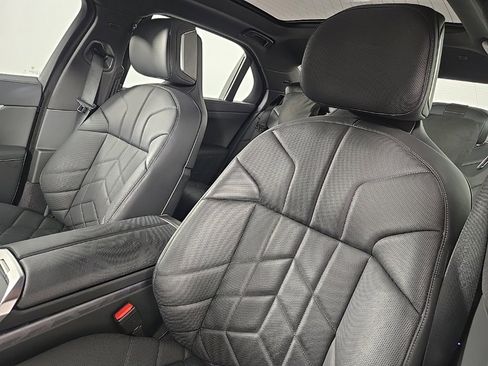 Used 2025 BMW i7 xDrive60 w/ Premium Package image 14