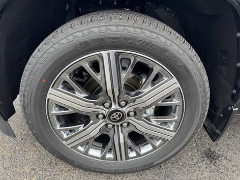 Used 2026 Toyota Sequoia Capstone image 12