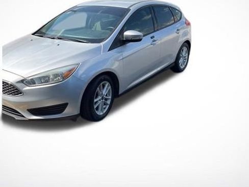 Used 2015 Ford Focus SE w/ SE Cold Weather Package FWD image 1