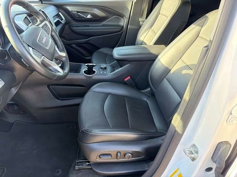 Used 2024 GMC Terrain SLT image 21