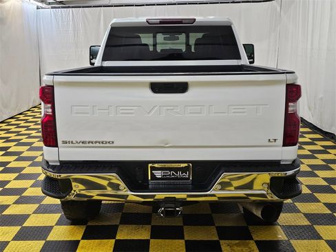 Used 2022 Chevrolet Silverado 2500 LT w/ Convenience Package image 4