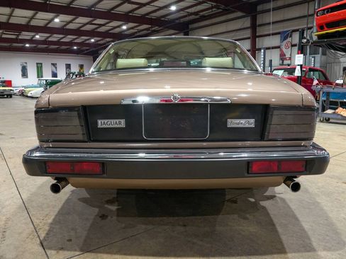 Used 1988 Jaguar XJ Vanden Plas RWD image 7