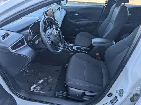 Used 2022 Toyota Corolla SE image 2