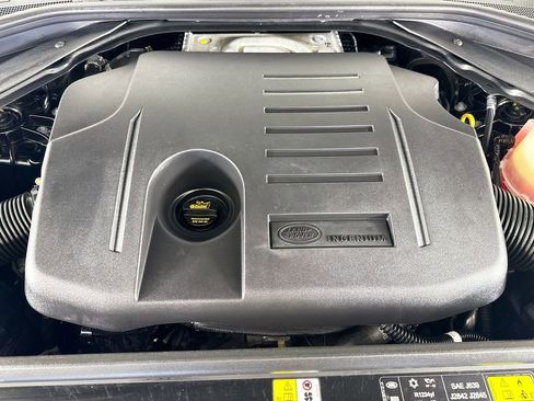 Used 2025 Land Rover Range Rover SE image 25
